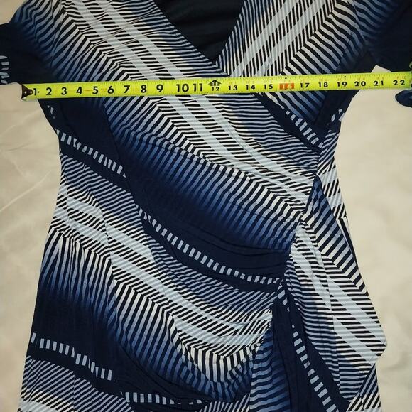 New York and Co, XL stretch, 3/4" sleve - Picture 4 of 4